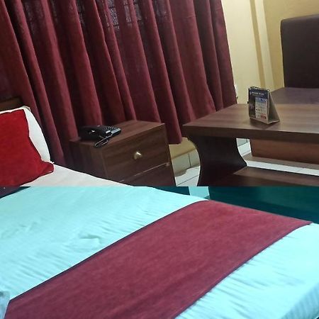 Hotel Royal Chautari, Butwāl Kültér fotó