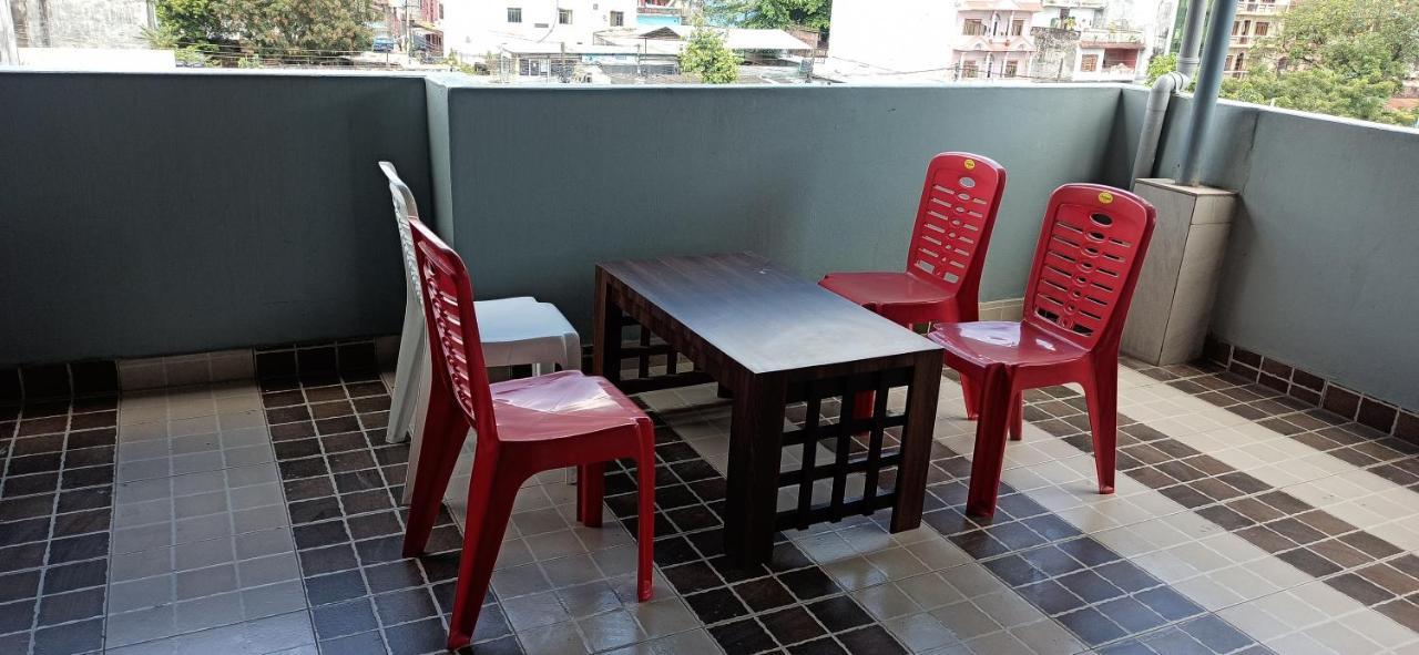 Hotel Royal Chautari, Butwāl Kültér fotó