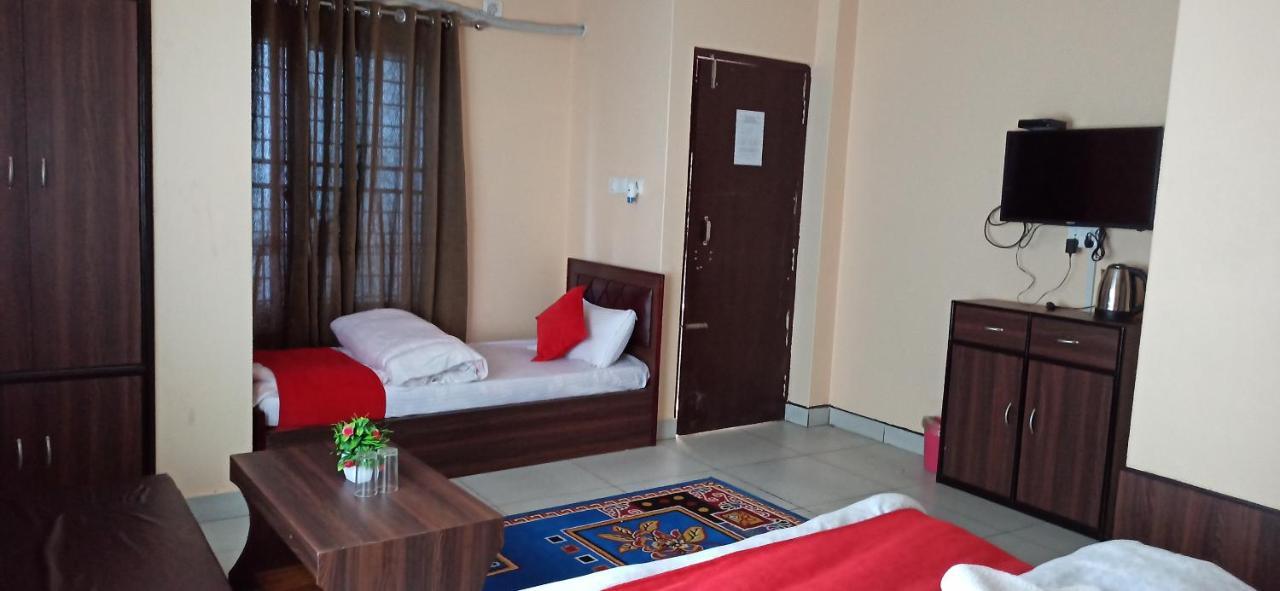 Hotel Royal Chautari, Butwāl Kültér fotó