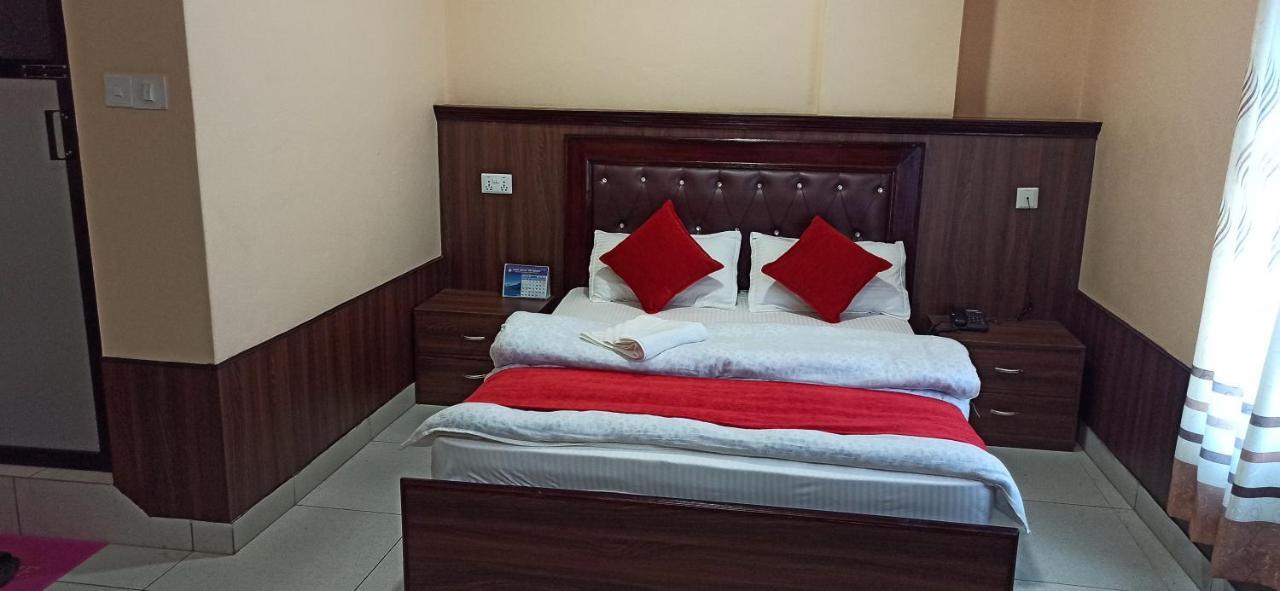 Hotel Royal Chautari, Butwāl Kültér fotó