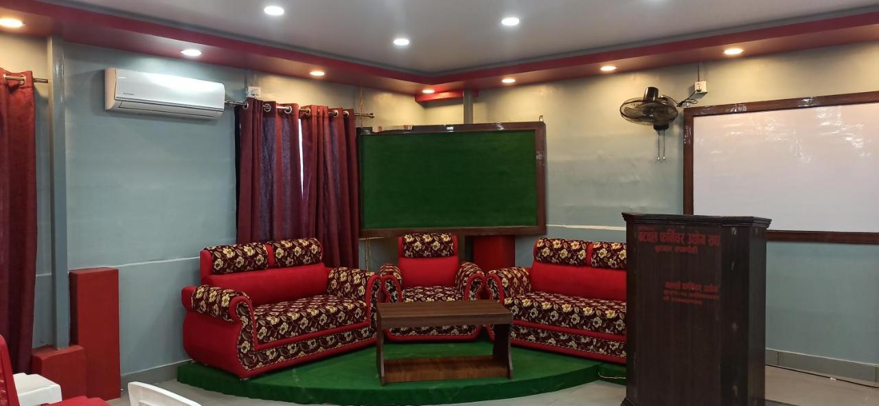 Hotel Royal Chautari, Butwāl Kültér fotó